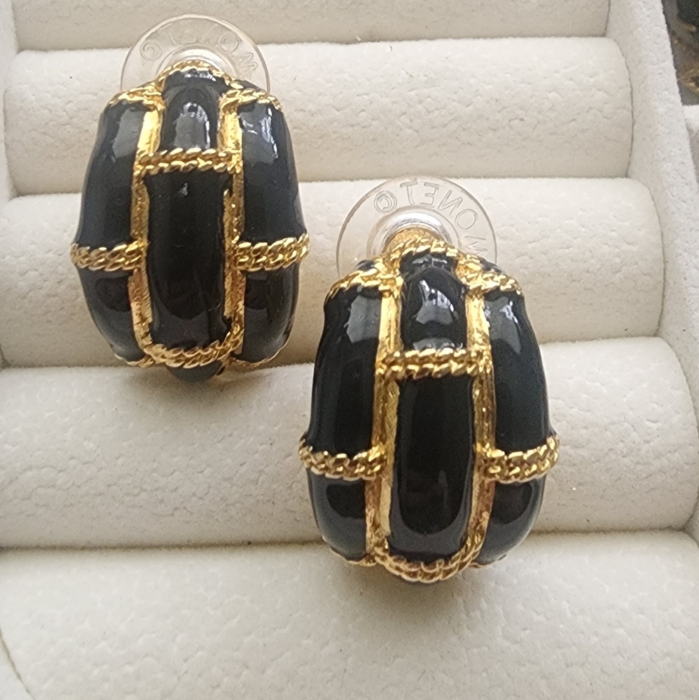 Monet Elegant Black and Gold Tone‎ Earrings